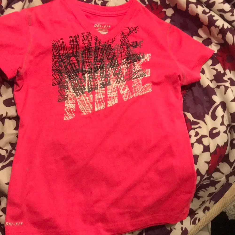 Cute girls Pink nike shirt t-shirt